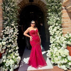 Chic Strapless Burgundy Wedding Gown